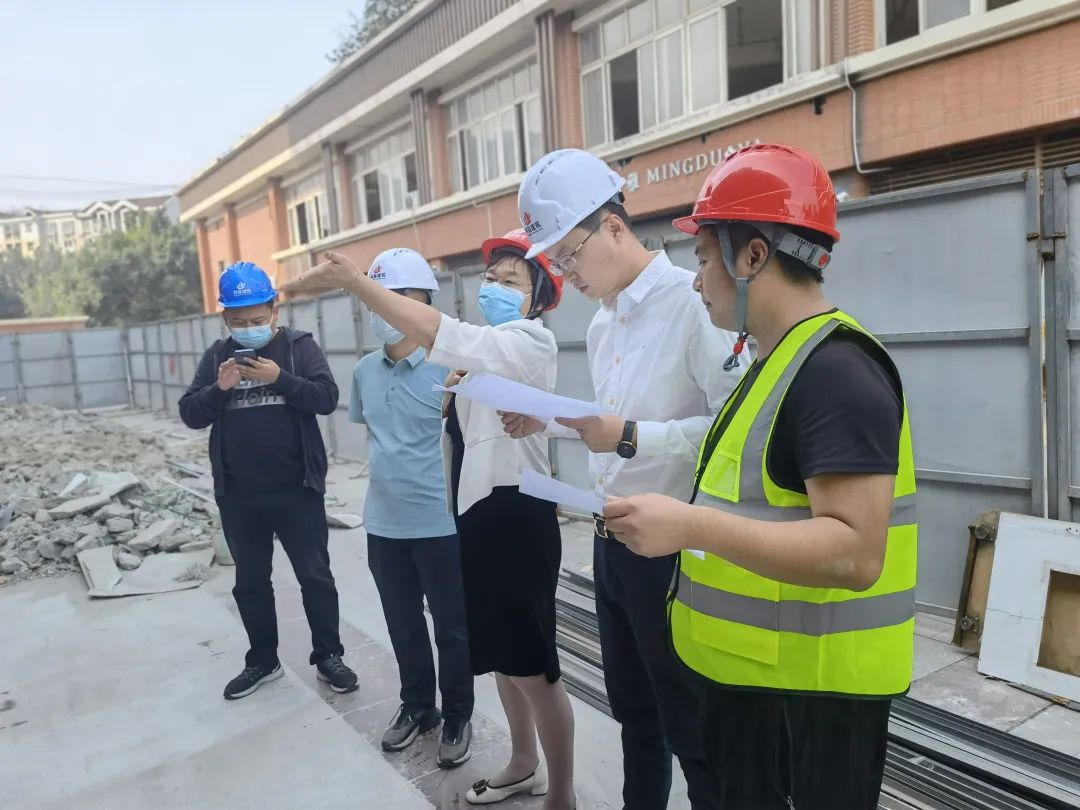 张苏镇长带队检查指导镇市场监管所装修项目